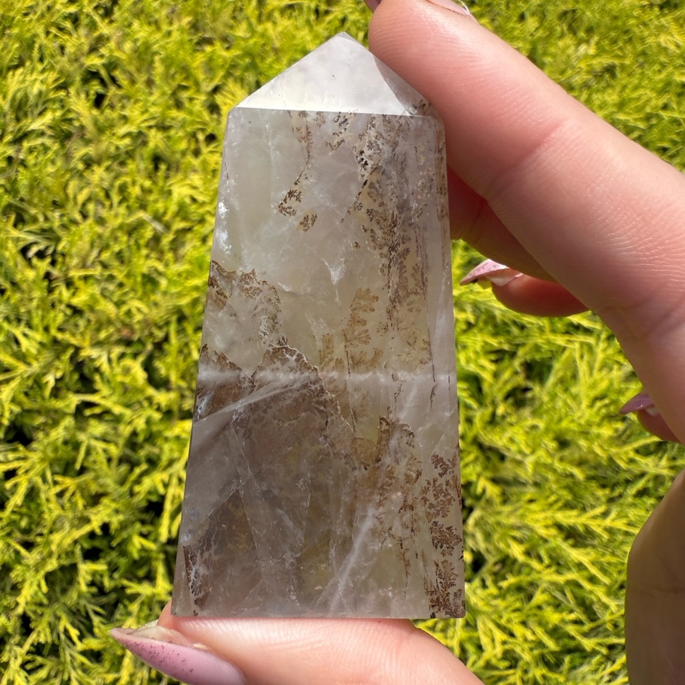 Dendritic Quartz Tower